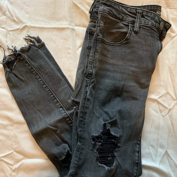 American Eagle Ripped High-Waisted Jeans - Picture 2 of 2
